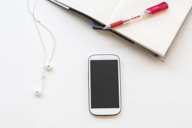 Ofis Büro iş için cep telefonu ile defter planlayıcısı takvim