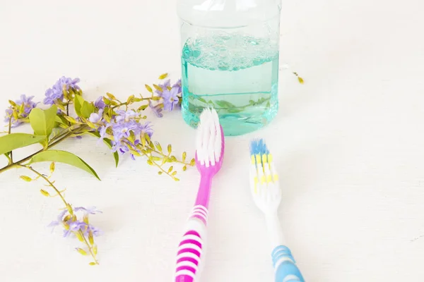 Mouthwash Toothbrush Health Care Oral Cavity Purple Flower White — Stock Photo, Image