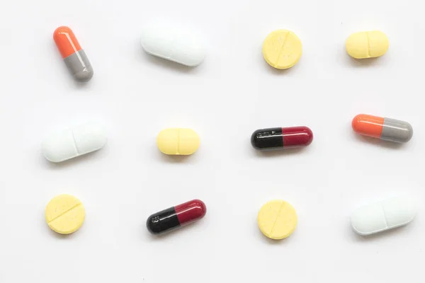 Aspirin Lék Horečka Antibiotikum Rozvášnit Prášky Uspořádání Pozadí Bílé — Stock fotografie