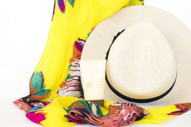 yaz yaşam tarzı kadın için aksesuarlar ile doğal kozmetik-cilt yüz güneş kremi spf50 için sakin ol 