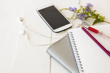 cep telefonu için iş için arka plan beyaz dizüstü bilgisayar planlayıcısı