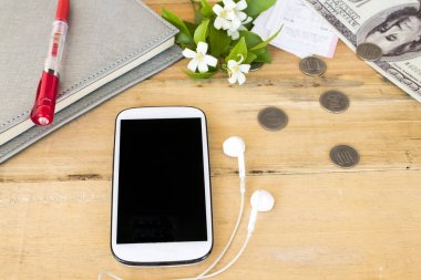 Belge aylık ve gider Ofis Masası, hesap makinesiyle kontrol Bankası kredi kartı slipleri