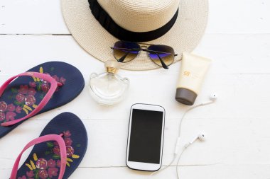  güneş koruyucu spf 50 cilt yüz ve aksesuarları kadın için relax arka plan beyaz yaz