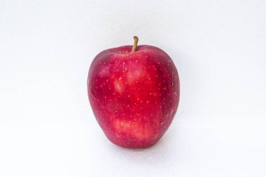 diyet düzenlemesi için arkaplan dokusu süper meyve kırmızı elma sağlıklı gıdalar düz beyaz üzerine yatar