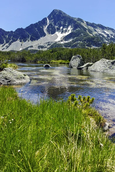 Lansekap dengan puncak Sivrya dan danau Banski, Gunung Pirin — Stok Foto