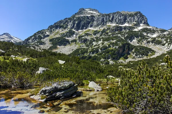 Dzhangal pico e lagos Banski, Pirin Mountain — Fotografia de Stock