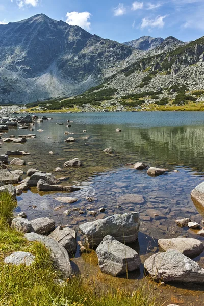 Musalenski 湖とこのピーク、リラ山脈 — ストック写真