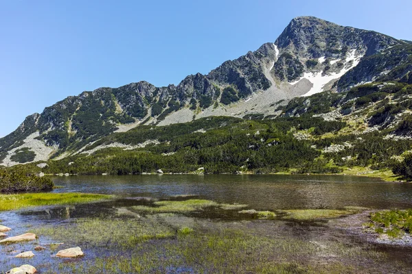 Danau ikan dan puncak Sivrya, Gunung Pirin — Stok Foto