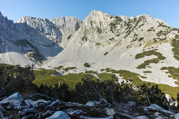 Пейзаж с вершиной Синаница, гора Пирин — стоковое фото