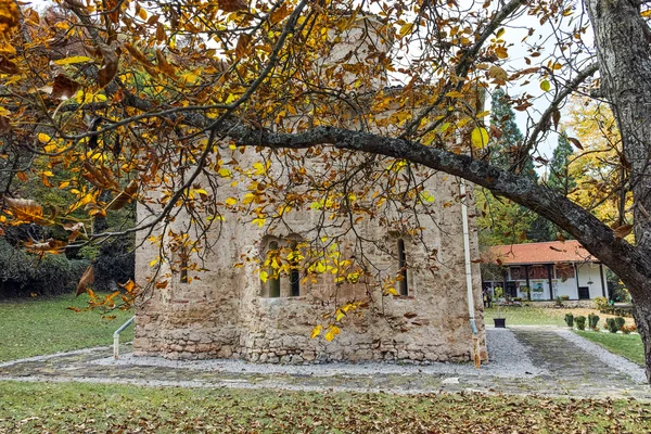 Podzimní panorama Zemen kláštera, Pernik Region — Stock fotografie