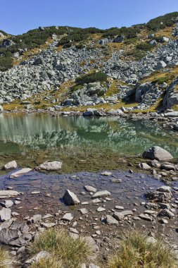 Dağ gölü, Rila Dağı ile muhteşem manzara