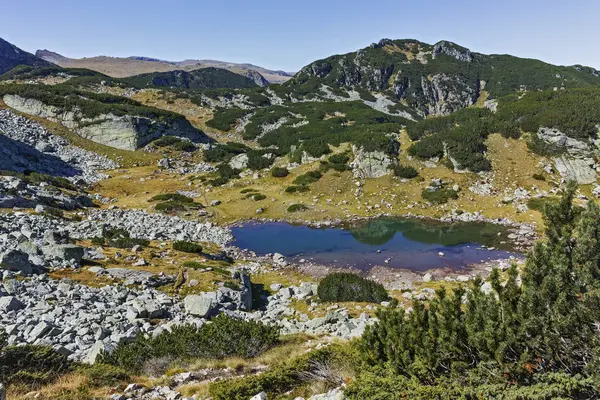 Increíble paisaje con lago de montaña, Montaña Rila — Foto de Stock