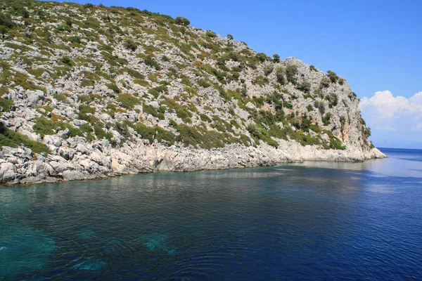 Aguas azules de la playa de Rahi, Ítaca, isla Jónica — Foto de Stock