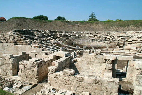 Ancien amphithéâtre dans la zone archéologique de Larissa, Grèce — Photo