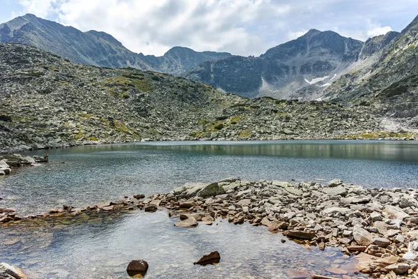 Danau Musalenski dan Puncak Musala, Bulgaria — Stok Foto