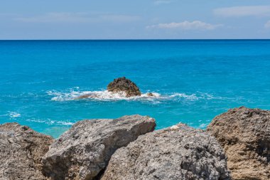 Megali Petra Beach, Lefkada, Ionian Islands taşlara ile manzara