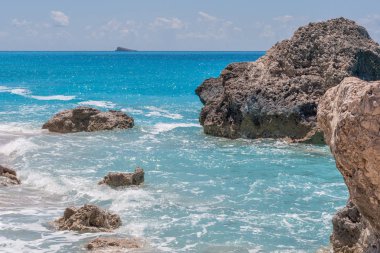 Megali Petra Beach, Lefkada, Ionian Islands taşlara ile manzara