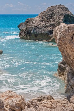 Megali Petra Beach, Lefkada, Ionian Islands taşlara ile manzara