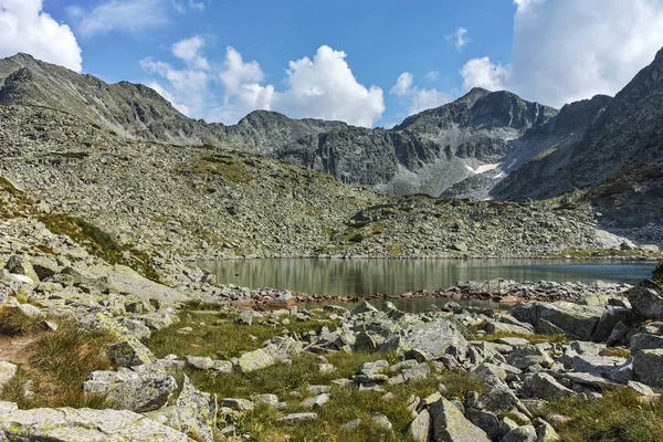 Musalenski lakes and Musala Peak, Rila mountain — Stock Photo, Image