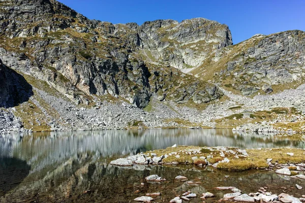 Úžasná krajina Elenski jezera a vrcholu Malyovitsa, Bulharsko — Stock fotografie