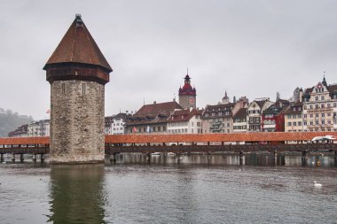 Şapel Köprüsü ve Reuss Nehri'ne, Lucerne