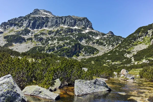 Puncak Dzhangal dan danau Banski, Gunung Pirin — Stok Foto