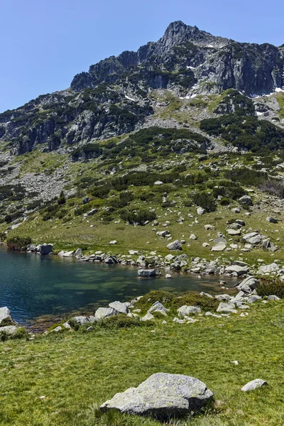 Demirkapiyski chukar peak en Popovo lake, Pirin-gebergte — Stockfoto