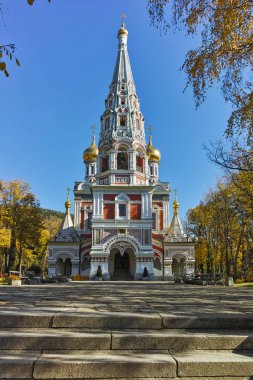 Rus kilise Shipka, Bulgaristan kasabasında sonbahar görünümü