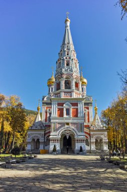 Rus kilise Shipka, Bulgaristan kasabasında sonbahar görünümü