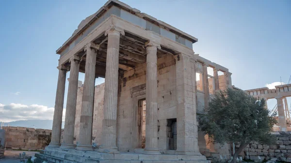 The Erechtheion an ancient Greek temple on the north side of the Acropolis of Athens — Stock Photo, Image