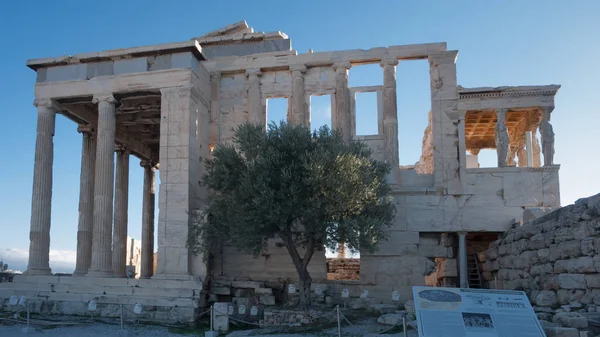 Erechtheion en forntida grekiska tempel på norra sidan av Atens Akropolis — Stockfoto