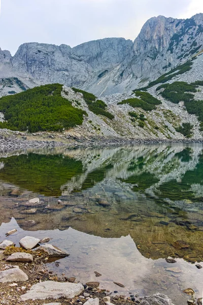 Danau Sinanitsa dan puncak Landscape, Pirin Mountain — Stok Foto