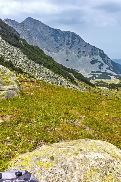 Paisagem incrível com pico de Sinanitsa, Pirin Mountain — Fotografia de Stock