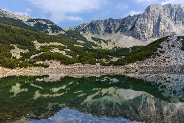 Danau Sinanitsa dan puncak Landscape, Pirin Mountain — Stok Foto