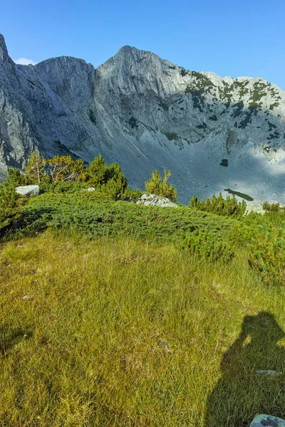 Paisagem incrível com pico de Sinanitsa, Pirin Mountain — Fotografia de Stock