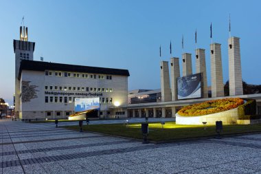 Plovdiv, Bulgaristan - 4 Eylül 2016: Gece fotoğraf ve Plovdiv Uluslararası Fuarı