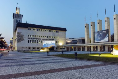 Plovdiv, Bulgaristan - 4 Eylül 2016: Gece fotoğraf ve Plovdiv Uluslararası Fuarı