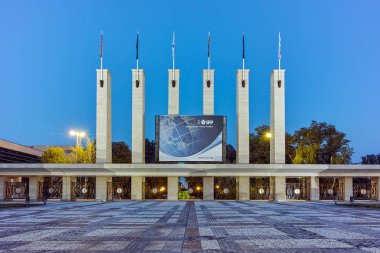 Plovdiv, Bulgaristan - 4 Eylül 2016: Gece fotoğraf ve Plovdiv Uluslararası Fuarı