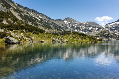 Demirkapiyski Kınalı tepe ve Popovo Gölü, Pirin Dağı ile manzara
