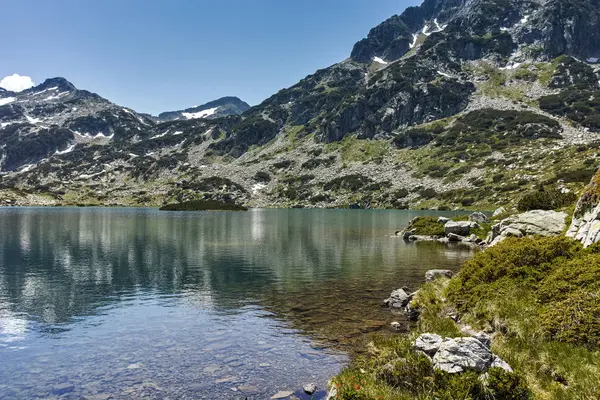 Landschap met Demirkapiyski chukar peak en Popovo lake, Pirin-gebergte — Stockfoto