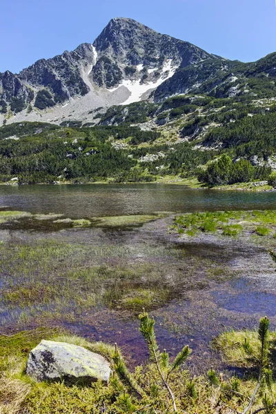 Lanskap danau Ikan dan puncak Sivrya, Pirin Mountain — Stok Foto