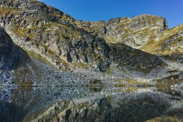 ภูมิทัศน์ที่น่าทึ่งของทะเลสาบ Elenski และยอดเขา Malyovitsa ภูเขา Rila — ภาพถ่ายสต็อก