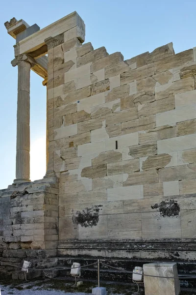 A Erechtheion egy ősi görög templom északi oldalán az athéni Akropolisz — Stock Fotó