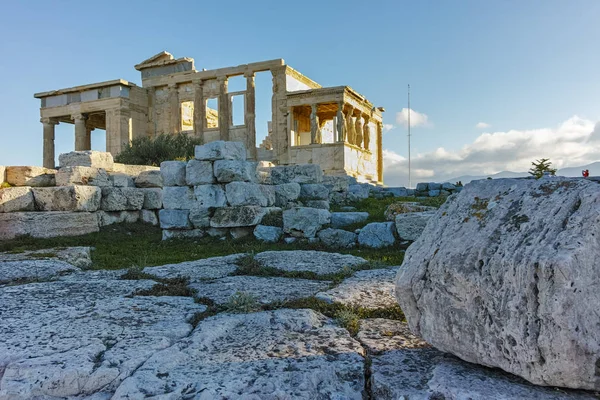 A Erechtheion egy ősi görög templom északi oldalán az athéni Akropolisz — Stock Fotó