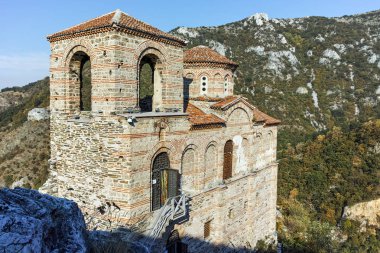 Asenovgrad, Bulgaristan - 1 Ekim 2016: Sonbahar görünümü Ali'nın kale, Asenovgrad, Bulgaristan