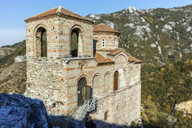 Asenovgrad, Bulgaristan - 1 Ekim 2016: Sonbahar görünümü Ali'nın kale, Asenovgrad, Bulgaristan