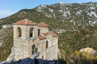Asenovgrad, Bulgaristan - 1 Ekim 2016: Sonbahar görünümü Ali'nın kale, Asenovgrad, Bulgaristan