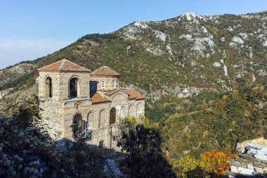 Asenovgrad, Bulgaristan - 1 Ekim 2016: Sonbahar görünümü Ali'nın kale, Asenovgrad, Bulgaristan