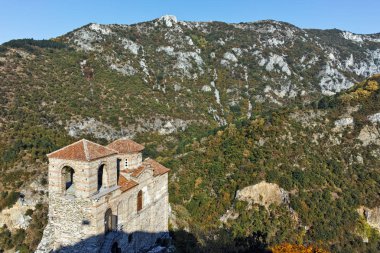 Asenovgrad, Bulgaristan - 1 Ekim 2016: Sonbahar görünümü Ali'nın kale, Asenovgrad, Bulgaristan