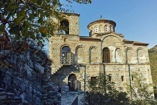 ASENOVGRAD, BULGÁRIA - 1 DE OUTUBRO DE 2016: Vista de Outono da Fortaleza de Asen, Asenovgrad, Bulgária — Fotografia de Stock